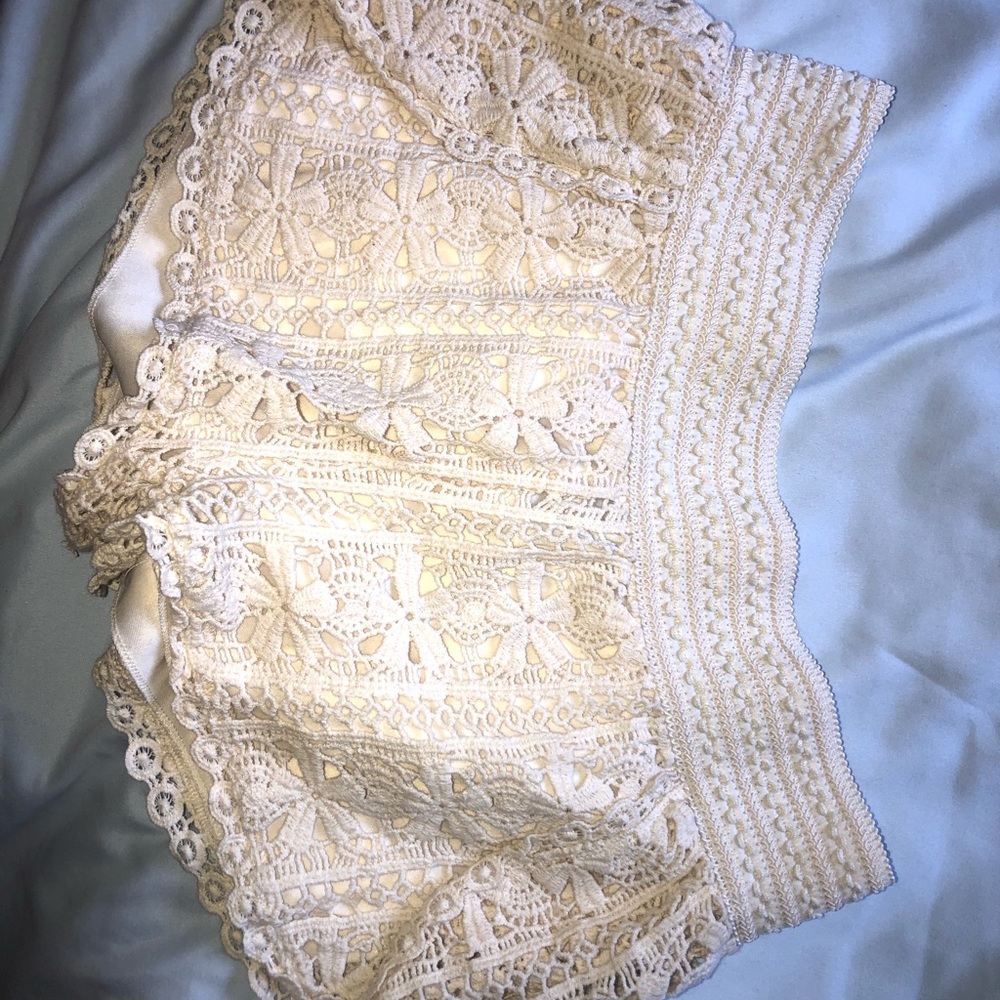 Women’s cream shorts, with design